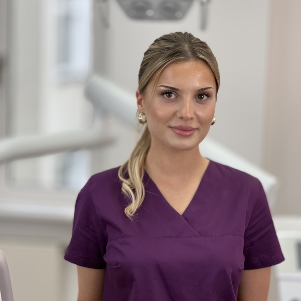 Irina Seidel, Zahnmedizinische Fachangestellte bei DR. JOHN, ZAHNÄRZTE BERLIN